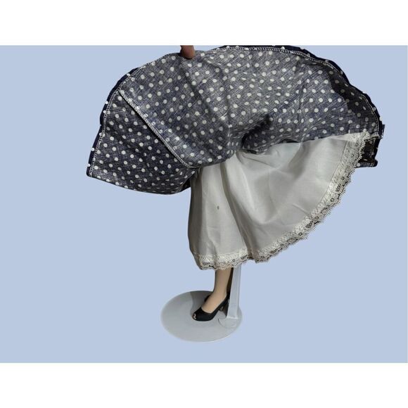 Lucille Ball / I Love Lucy / Hamilton Collection Fine Porcelain 18” Doll / IOB - Picture 6 of 15